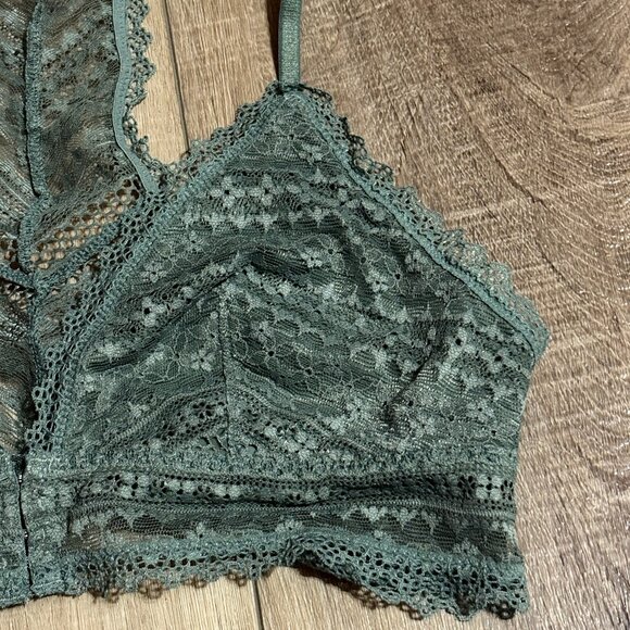 Victoria's Secret Lace Bralette Size Medium Green - Excellent condition - Picture 4 of 10